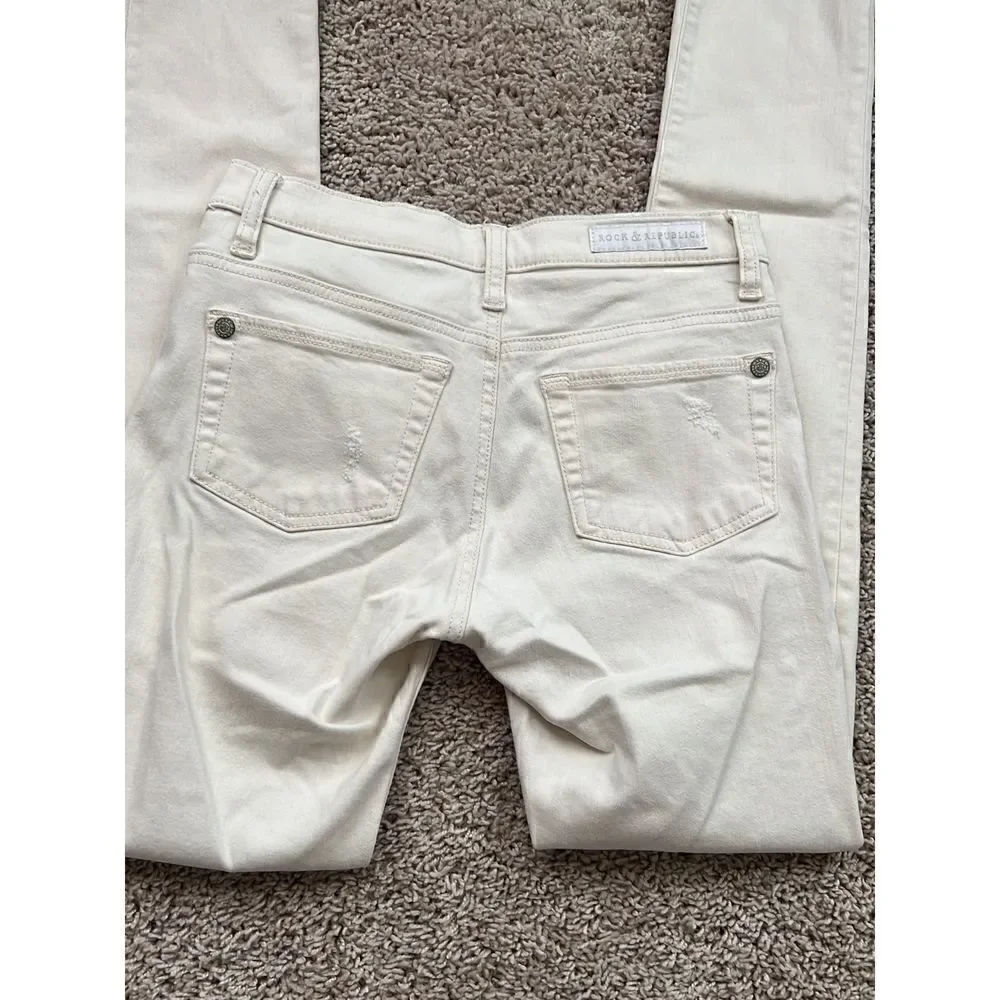 Rock & Republic Beige Berlin Light Wash Straight Skinny Jeans 4 M